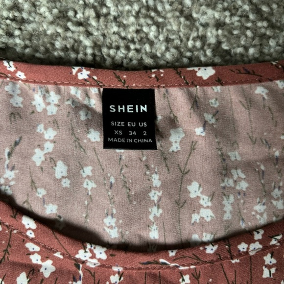 Shein Dainty Floral Blouse Tee Shirt Sz XS Lightweight - Picture 2 of 3